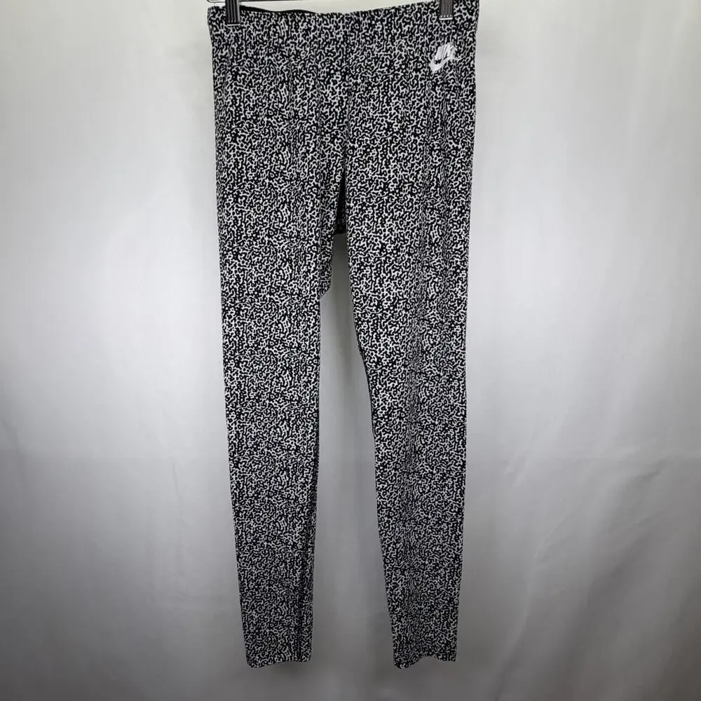 Women's‎ NIKE black and white leggings cropped Medium